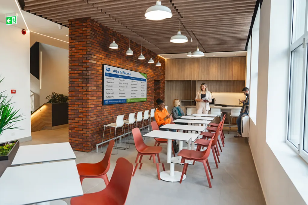 ScreenWay Mensa-Display mit Speiseplan Schulmensa mit ScreenWay Display zeigt Speiseplan und Tagesangebote